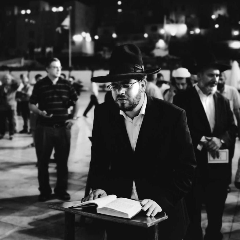 praying-jewish